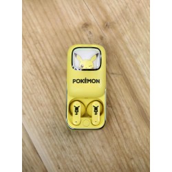 AURICULARES INALÁMBRICOS POKEMON PIKACHU CON ESTUCHE DE CARGA DESLIZANTE Y LUZ LED